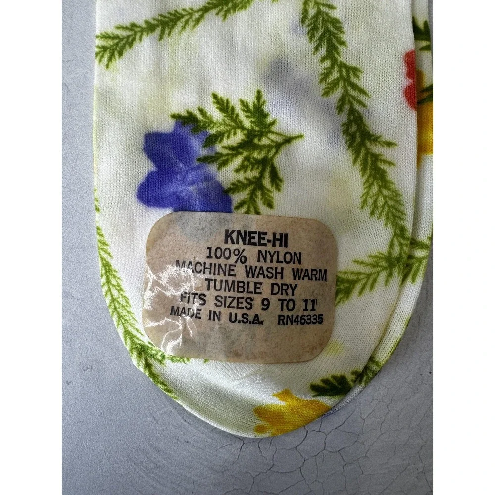 Vintage Knee Hi Socks 9-11 White Floral Nylon USA 70s Cottage Cosplay Pretty‎